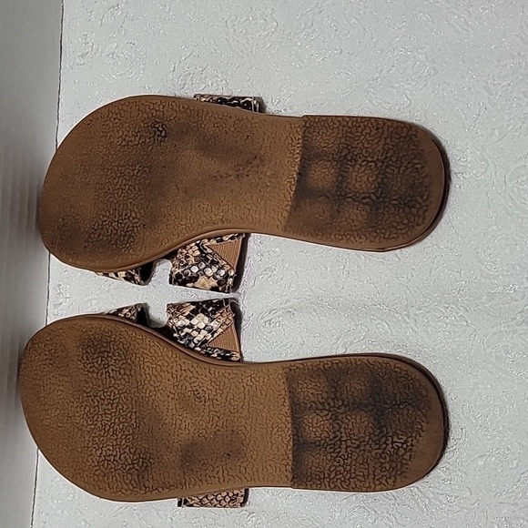 Arizona Jean Co Reptile Print Sandals Size 6.5 - Picture 3 of 7